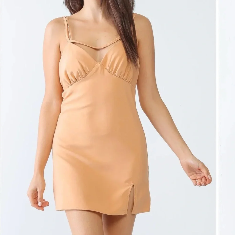 New Boutique Dress - Picture 2 of 4